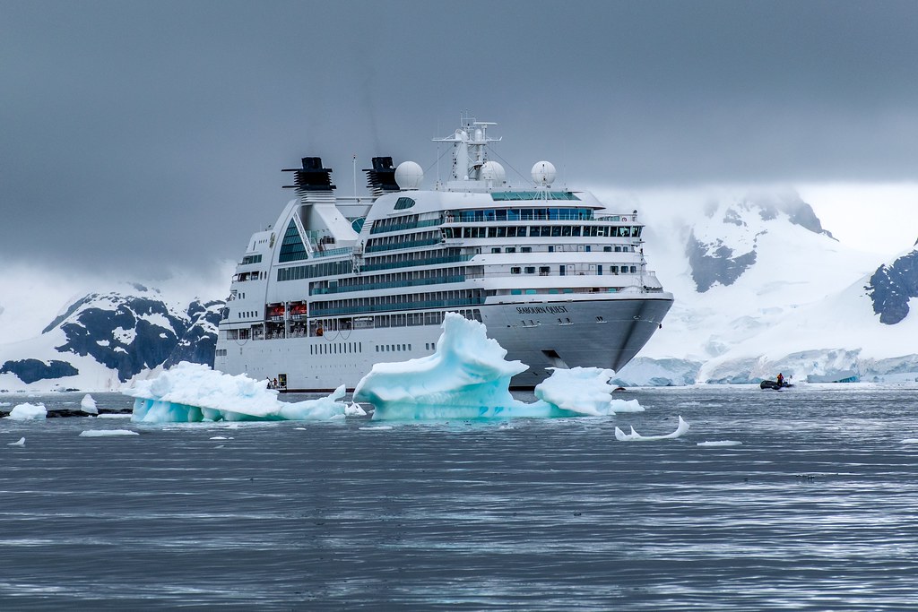 La Antártida es uno de los destinos más exclusivos de los Mega-Yates de Seabourn, un viaje lleno de descubrimientos por tierras inhóspitas... Estos cruceros se realizan durante el verano austral, de noviembre a febrero aproximadamente. (Foto: Seabourn Quest) CRUCEROS DE LUJO SEABOURN ODYSSEY SEABOURN SOJOURN SEABOURN QUEST CRUCEROS EN SUITE SUITE CRUISES SEABOURN LUXURY CRUISES SEABOURN ODYSSEY SEABOURN QUEST SEABOURN SOJOURN CRUISE SHIP LUXURY TRAVEL SEABOURN CRUISES SEAVOURN ODYSSEY SEABURN CRUISES SEABORN CRUISES LUXURY CRUISES CRUCEROS DE LUJO SEABOURN CRUISES THE YACHTS OF SEABOURN CRUISES LUXURY CRUISE YACHT CRUISES SMALL SHIP CRUISES SEABOURN DELUXE CRUISES CRUCEROS DE LUJO EN YATE SEABOURN CRUCEROS DE LUJO CRUCEROS LUJOSOS CRUCEROS EN BARCO PEQUEÑO CRUCEROS EXCLUSIVOS GASTRONOMIA DE LUJO ESTRELLAS MICHELIN STARS CRUCEROS GASTRONOMICOS CRUCEROS EXCLUSIVOS #Seabourn #LuxuryCruises #SeabournOdyssey #SeabournQuest #SeabournSojourn #SeabournCruises #SeabournLuxuryCruises #Yacht #YachtCruises #SmallShipCruises #SeabournShips #Crucerosdelujo #CrucerosExclusivos #CrucerosSeabourn #CrucerosenSuite #SuiteCruises #LuxuryYachtCruises #ReservasSeabourn #SeabournReservations #SeabournContact #SeabournShips #SeabournCruiseShips #AntarticCruises #CrucerosAntartida #CrucerosCaribe #CaribbeanLuxury #CaribbeanLuxuryCruises #CrucerosAntartida #CrucerosExploracion